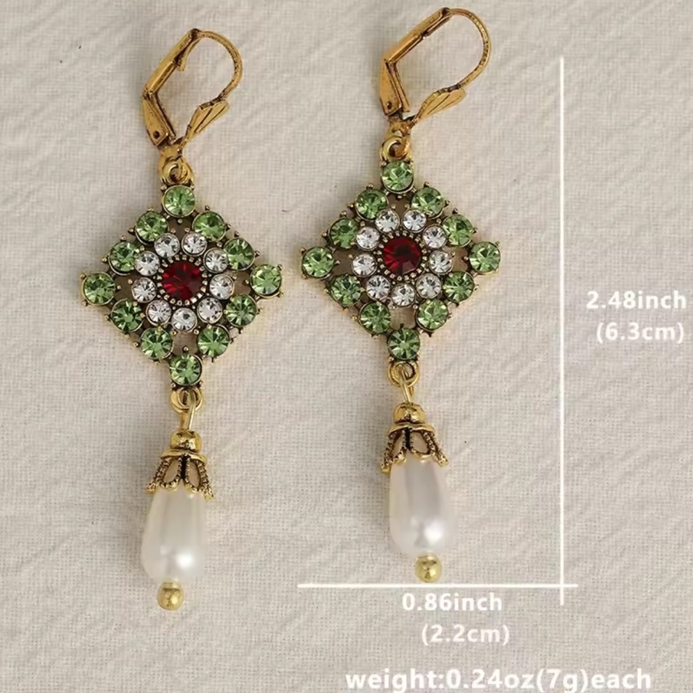 New!! Vintage Gold and Green Dangle Earrings